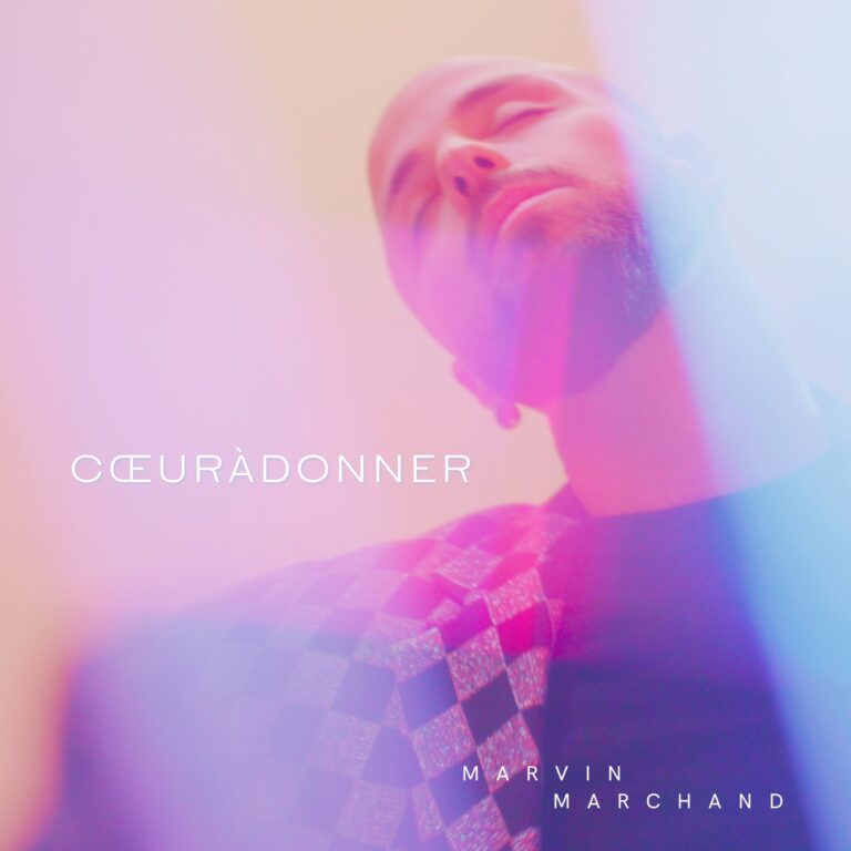 Découvrez le nouveau clip de Marvin Marchand, "COEURADONNER", une ode à la générosité et à l'introspection, inspirée des années 80.